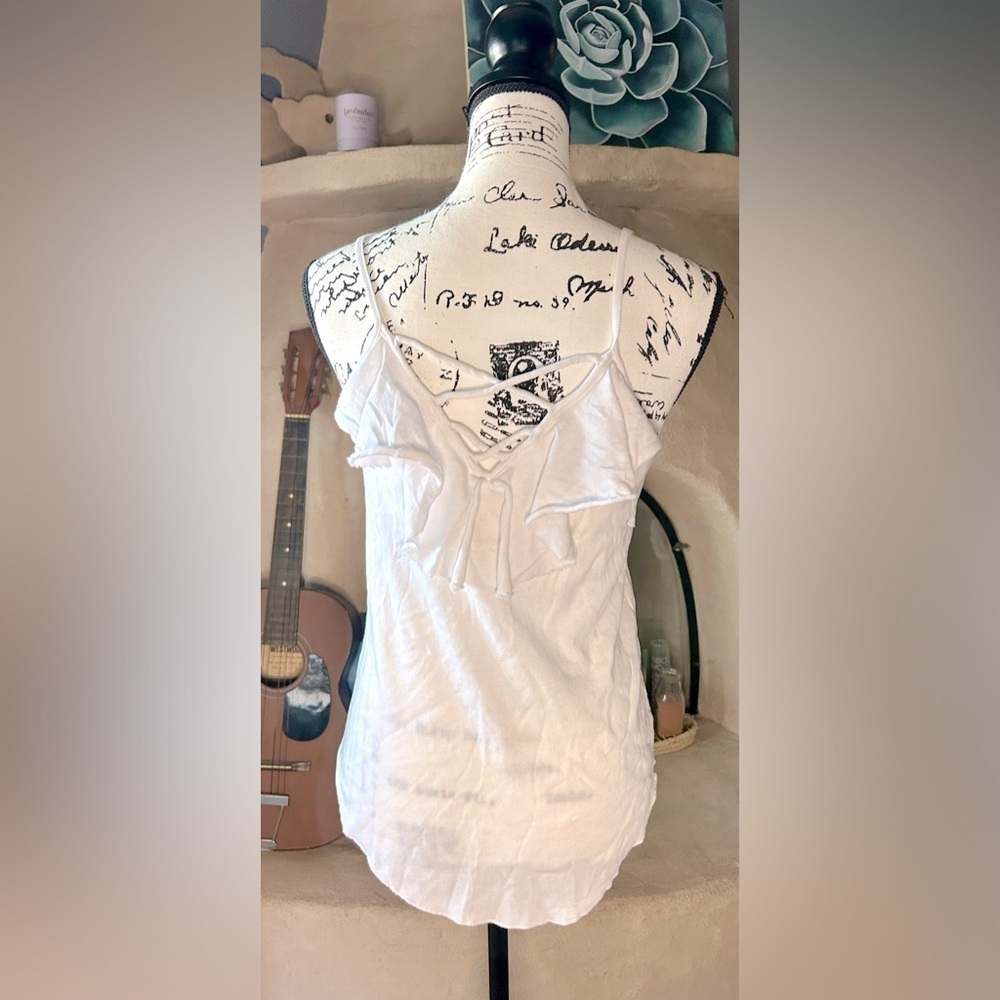 Chaser Baby Rib Ruffle Criss Cross Cami NWOT White - Picture 4 of 6